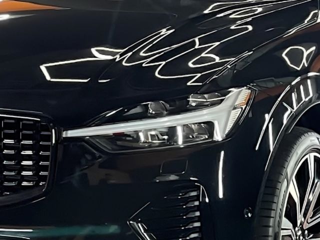 Volvo XC60 2022 г. Чёрный, пробег 56850 км
