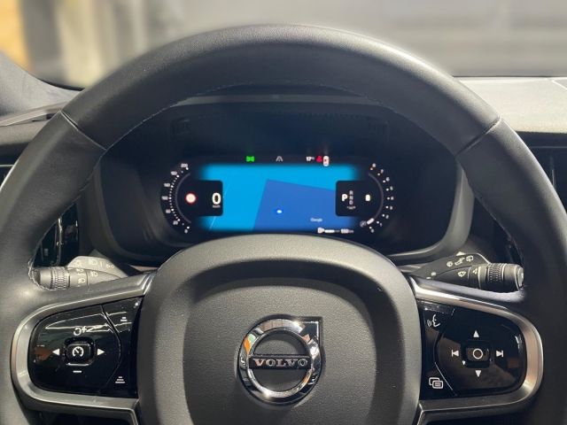 Volvo XC60 2022 г. Чёрный, пробег 56850 км