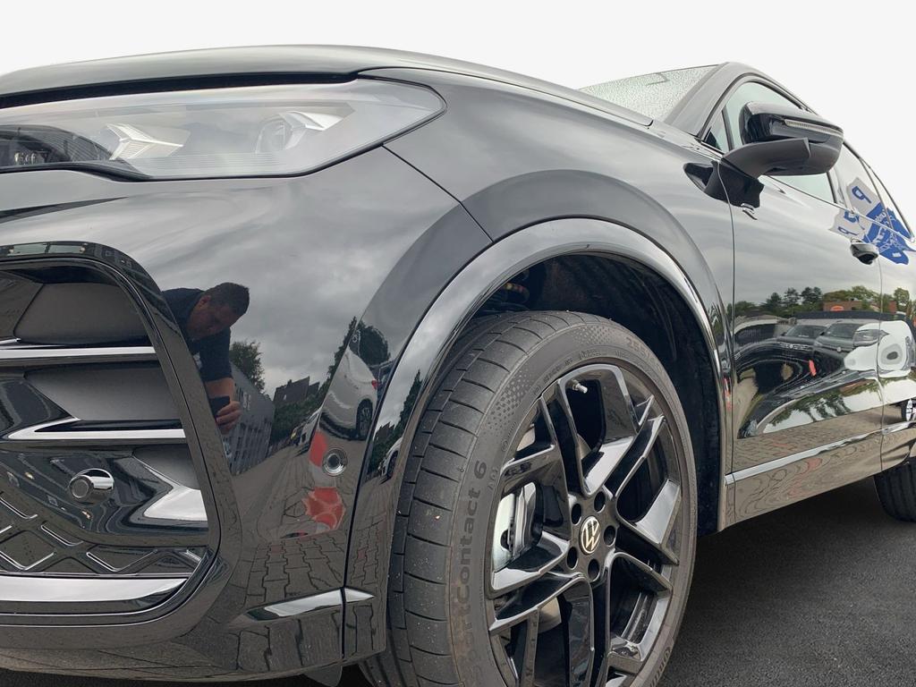 Volkswagen Tiguan 2026 г. Чёрный, пробег 4900 км