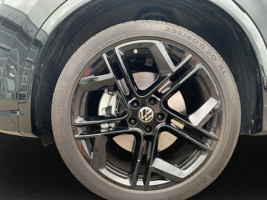 Volkswagen Tiguan 2026 г. Чёрный, пробег 4900 км