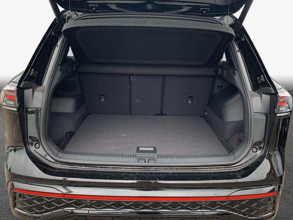 Volkswagen Tiguan 2026 г. Чёрный, пробег 4900 км