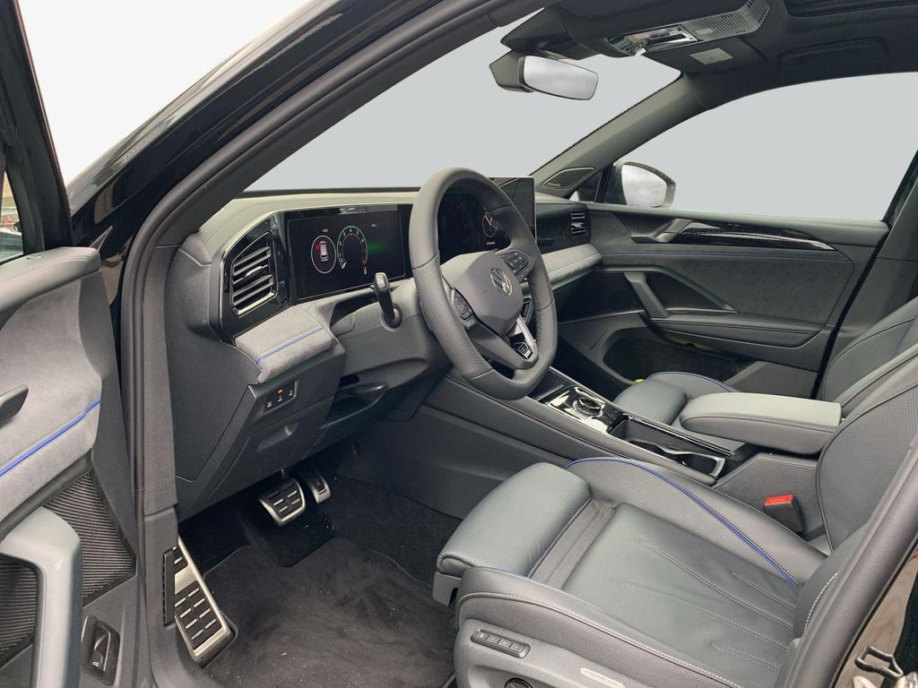 Volkswagen Tiguan 2026 г. Чёрный, пробег 4900 км