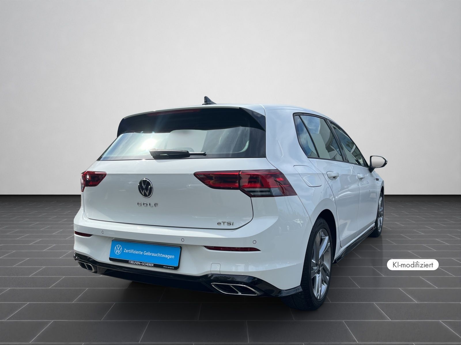 Volkswagen Golf 2024 г. Белый, пробег 33530 км
