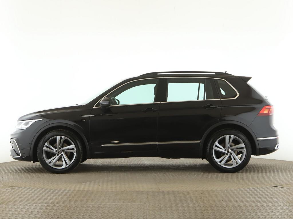 Volkswagen Tiguan 2023 г. Чёрный, пробег 43785 км