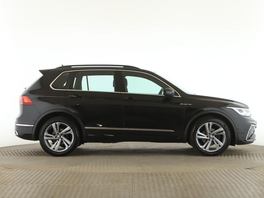 Volkswagen Tiguan 2023 г. Чёрный, пробег 43785 км