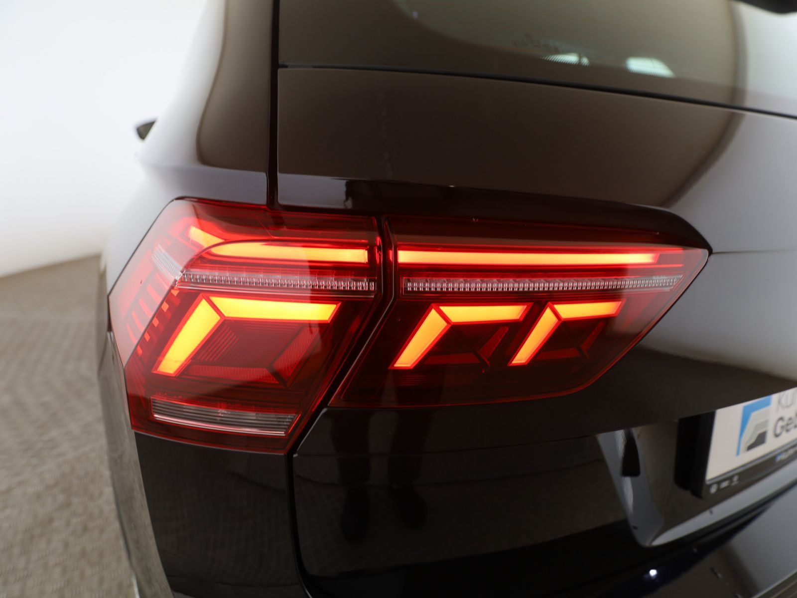 Volkswagen Tiguan 2023 г. Чёрный, пробег 43785 км