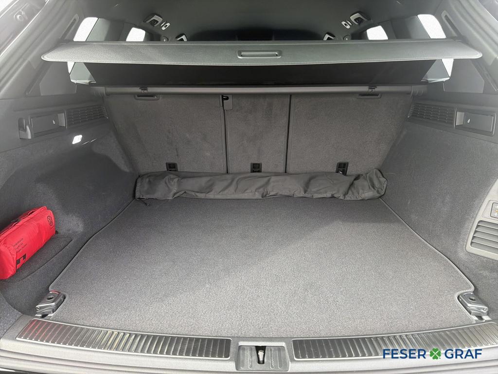 Volkswagen Touareg 2025 г. Чёрный, пробег 7500 км