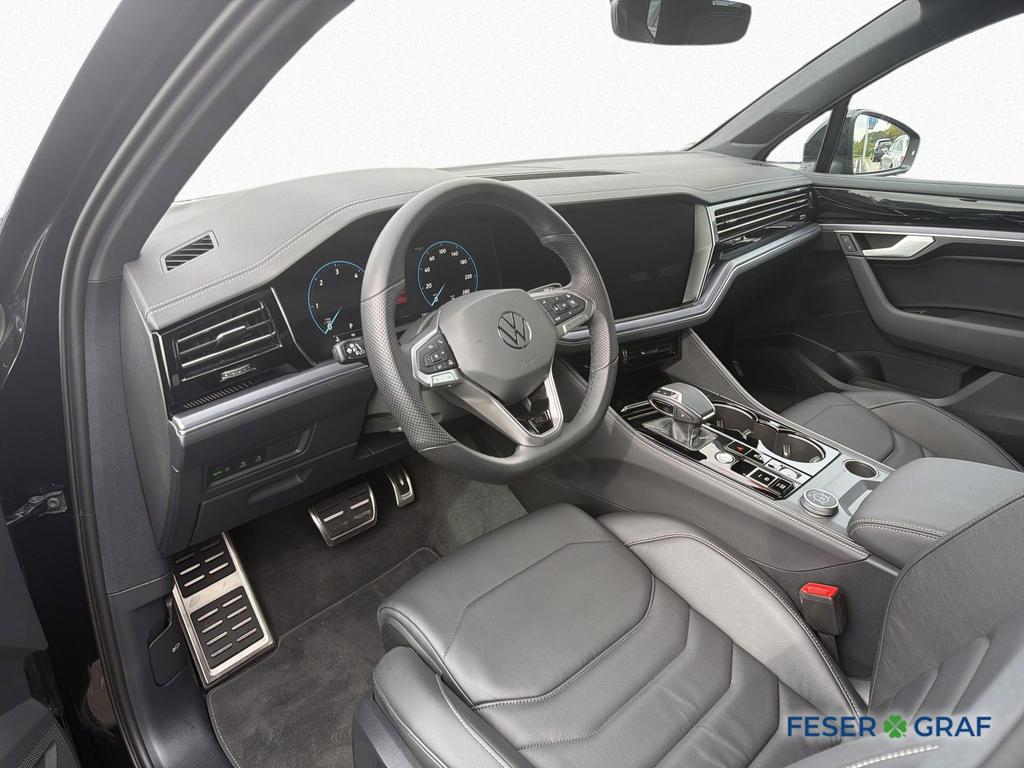 Volkswagen Touareg 2025 г. Чёрный, пробег 7500 км