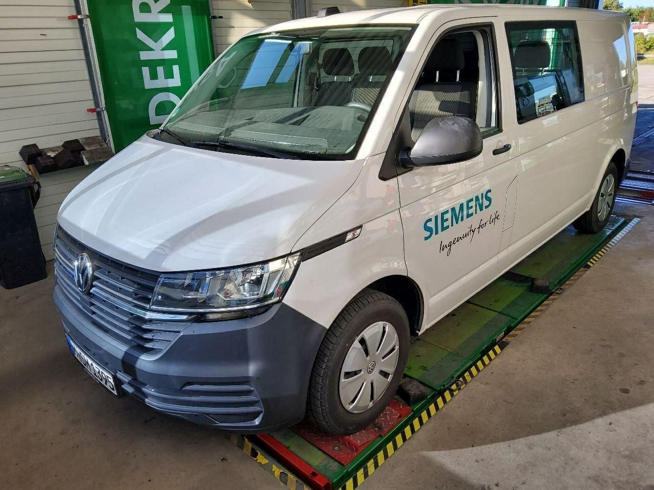 Volkswagen T6 KOMBI 2021 г. Белый, пробег 41950 км