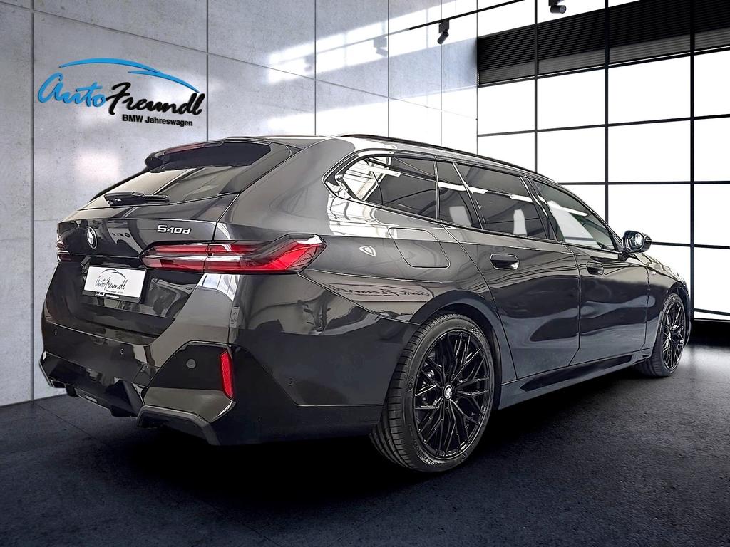 BMW 540 2025 г. Серый, пробег 15500 км