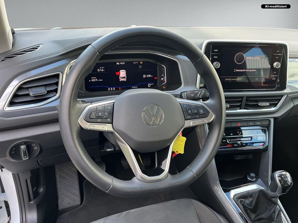 Volkswagen T-Roc 2022 г. Белый, пробег 29300 км