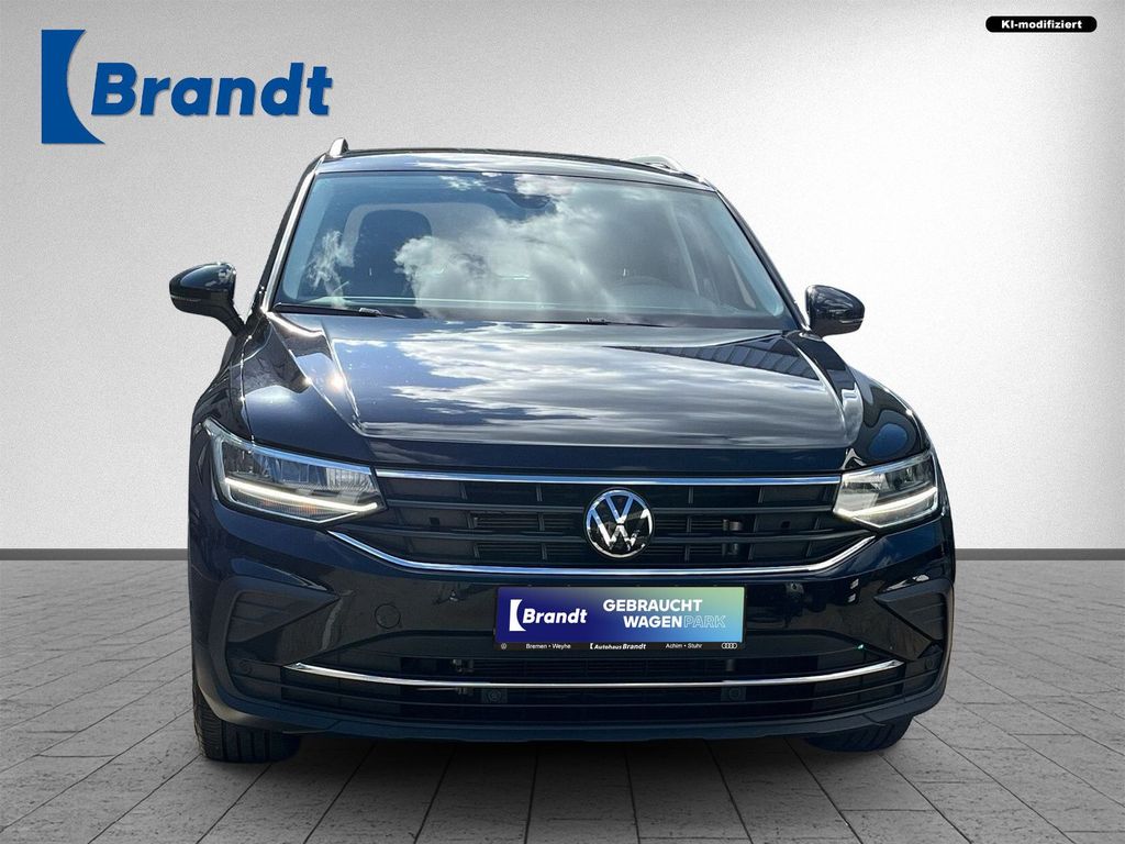 Volkswagen Tiguan 2023 г. Чёрный, пробег 52200 км