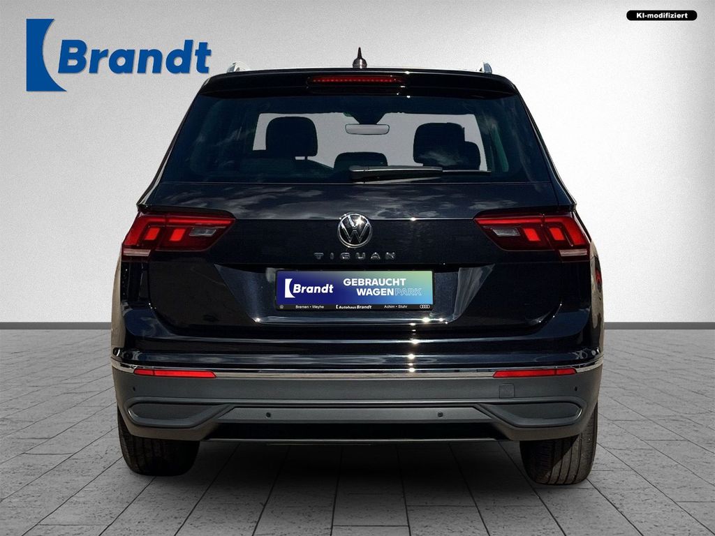 Volkswagen Tiguan 2023 г. Чёрный, пробег 52200 км