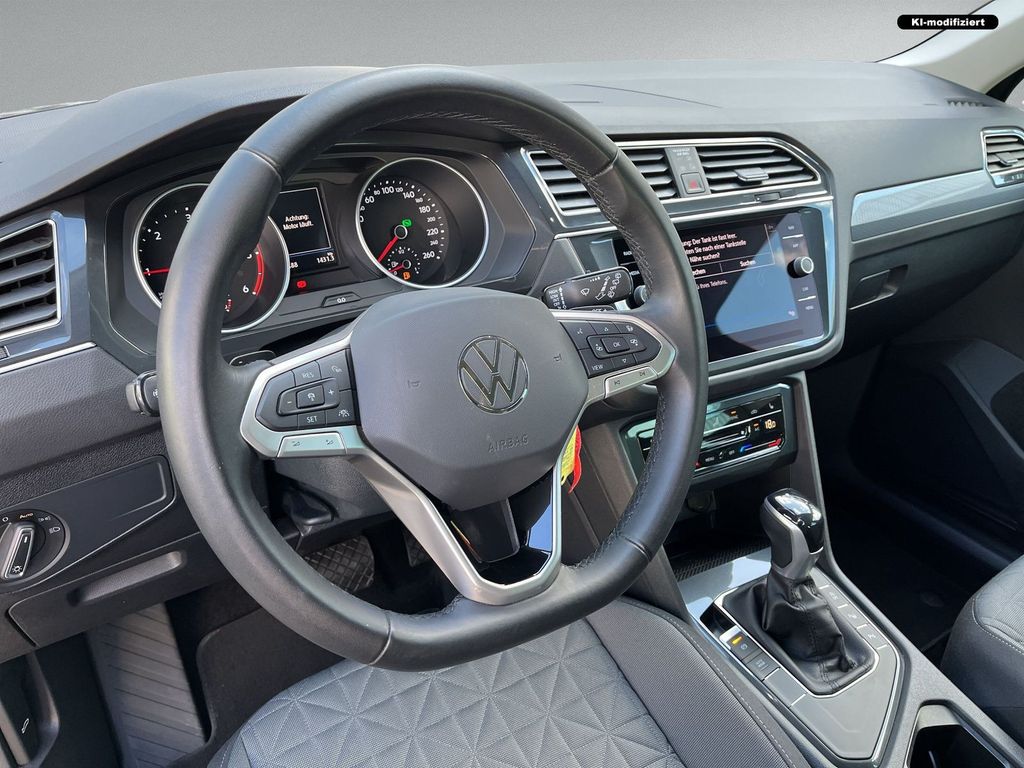 Volkswagen Tiguan 2023 г. Чёрный, пробег 52200 км