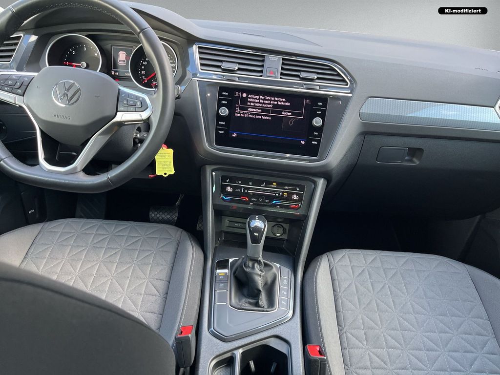 Volkswagen Tiguan 2023 г. Чёрный, пробег 52200 км