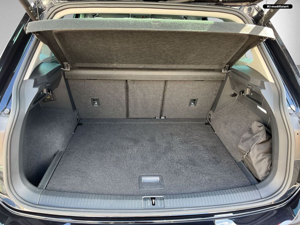 Volkswagen Tiguan 2023 г. Чёрный, пробег 52200 км