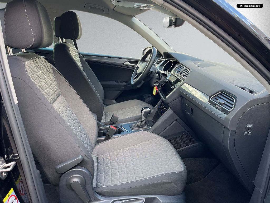 Volkswagen Tiguan 2023 г. Чёрный, пробег 52200 км