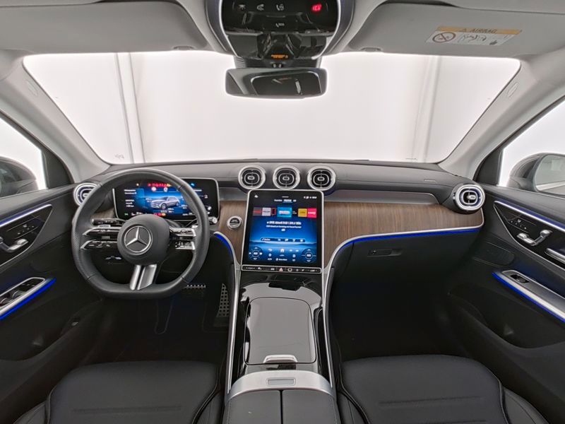 Mercedes-Benz GLC 200 2025 г. Чёрный, пробег 11904 км