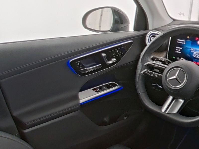 Mercedes-Benz GLC 200 2025 г. Чёрный, пробег 11904 км