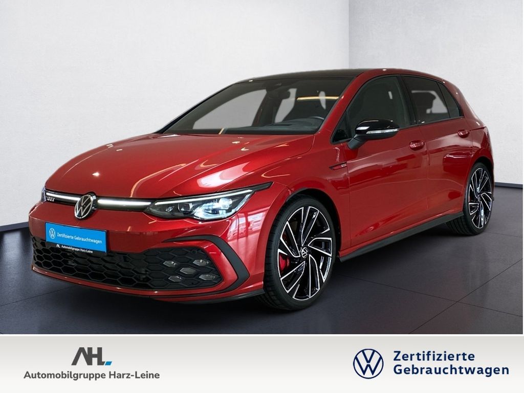 Volkswagen Golf 2023 г. Красный, пробег 28650 км