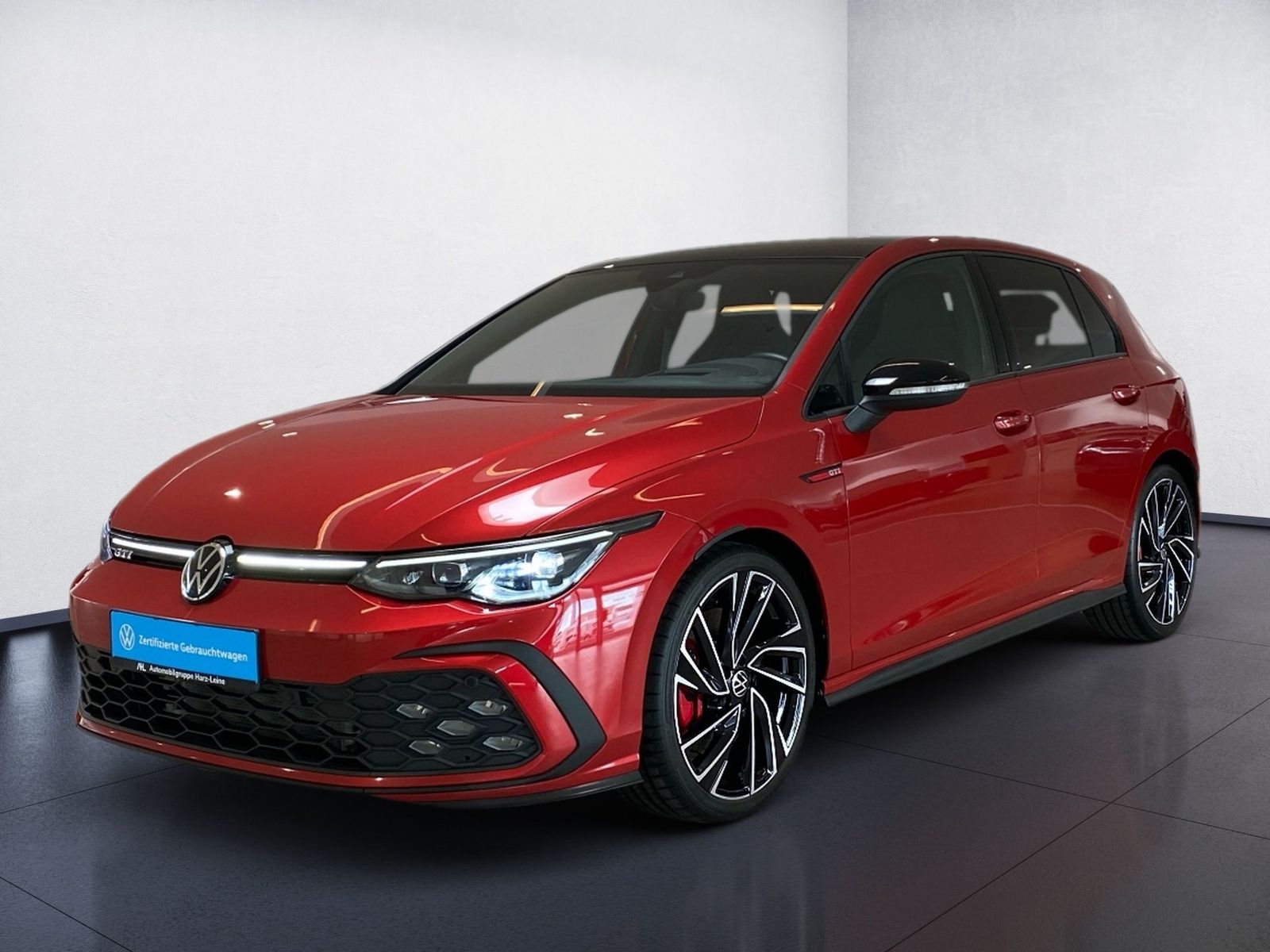 Volkswagen Golf 2023 г. Красный, пробег 28650 км