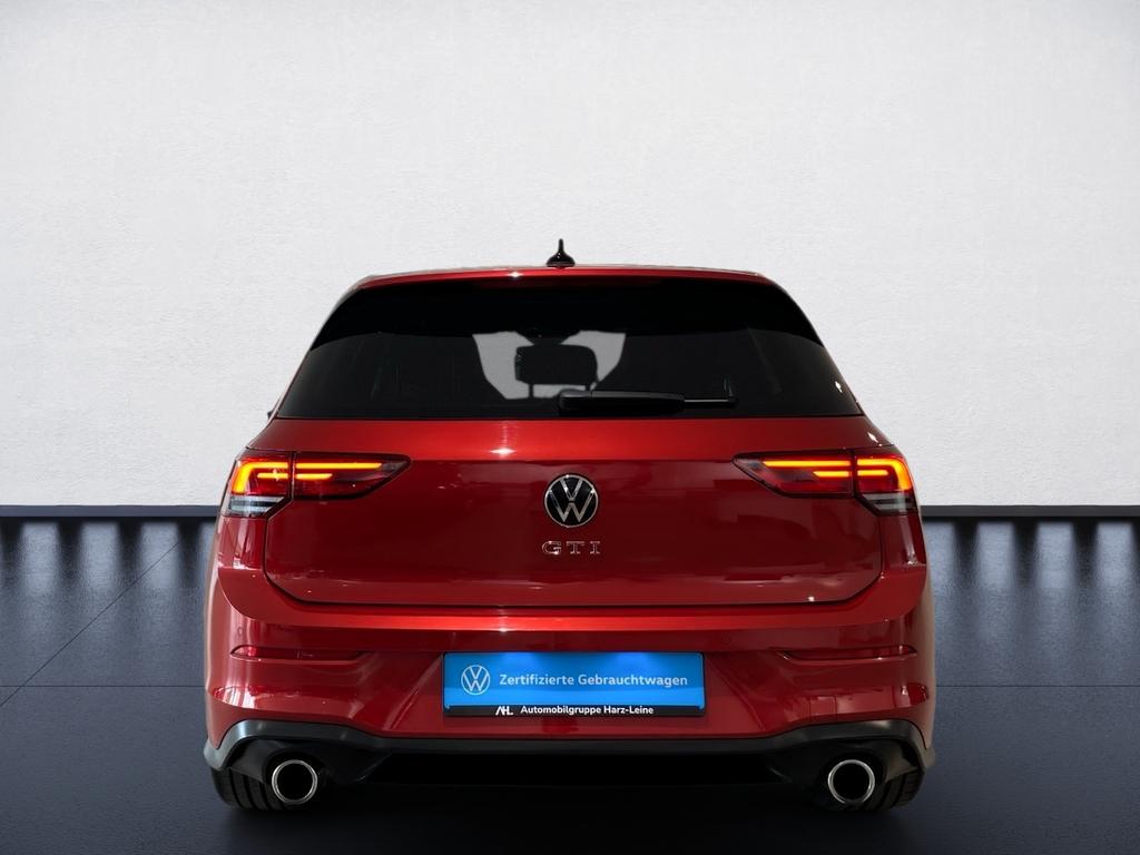 Volkswagen Golf 2023 г. Красный, пробег 28650 км