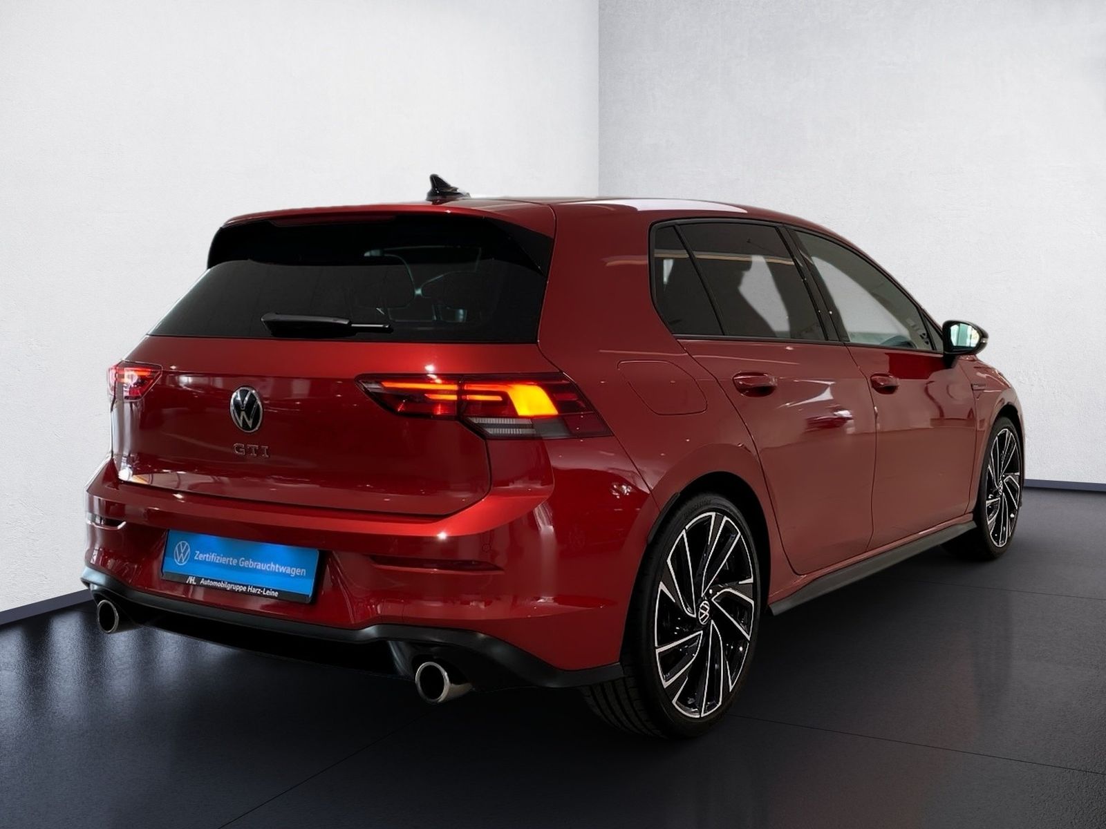 Volkswagen Golf 2023 г. Красный, пробег 28650 км