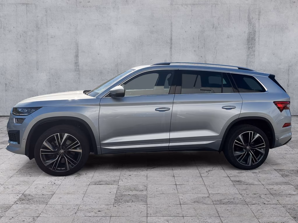 Skoda Kodiaq 2023 г. Серебристый, пробег 30362 км