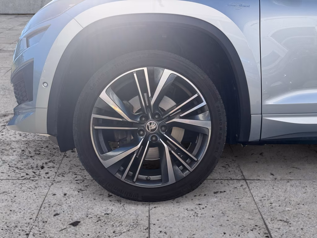 Skoda Kodiaq 2023 г. Серебристый, пробег 30362 км