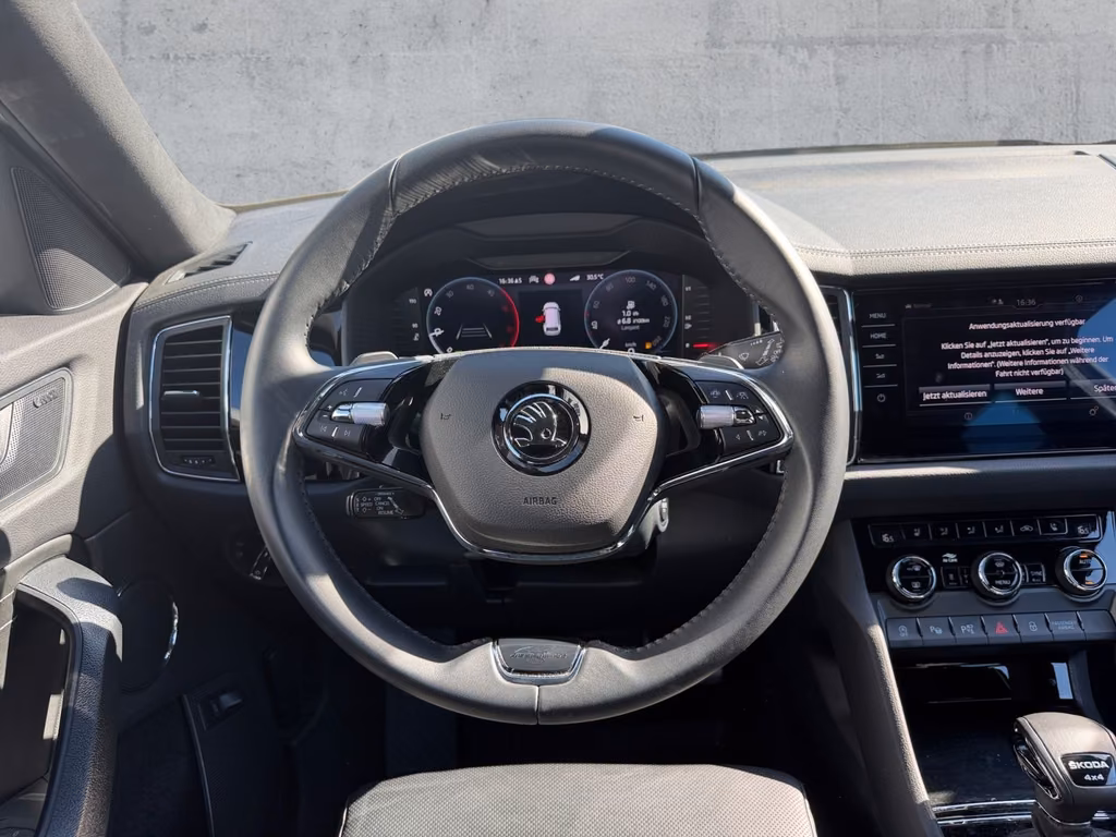 Skoda Kodiaq 2023 г. Серебристый, пробег 30362 км