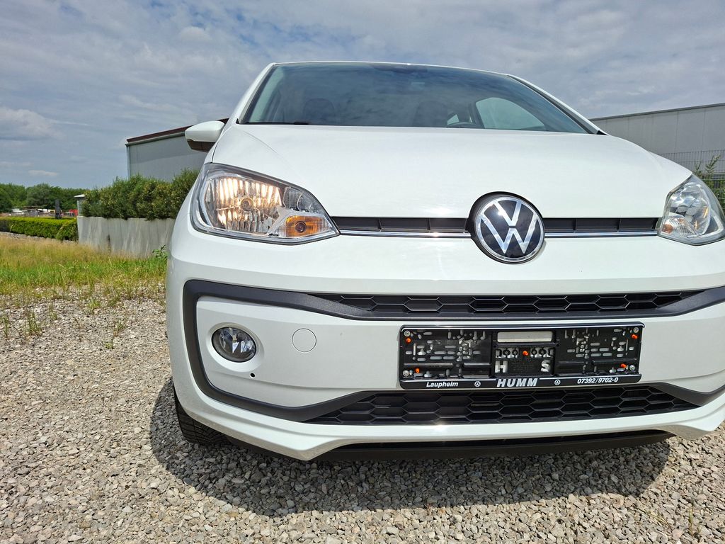 Volkswagen up! 2022 г. Белый, пробег 36000 км