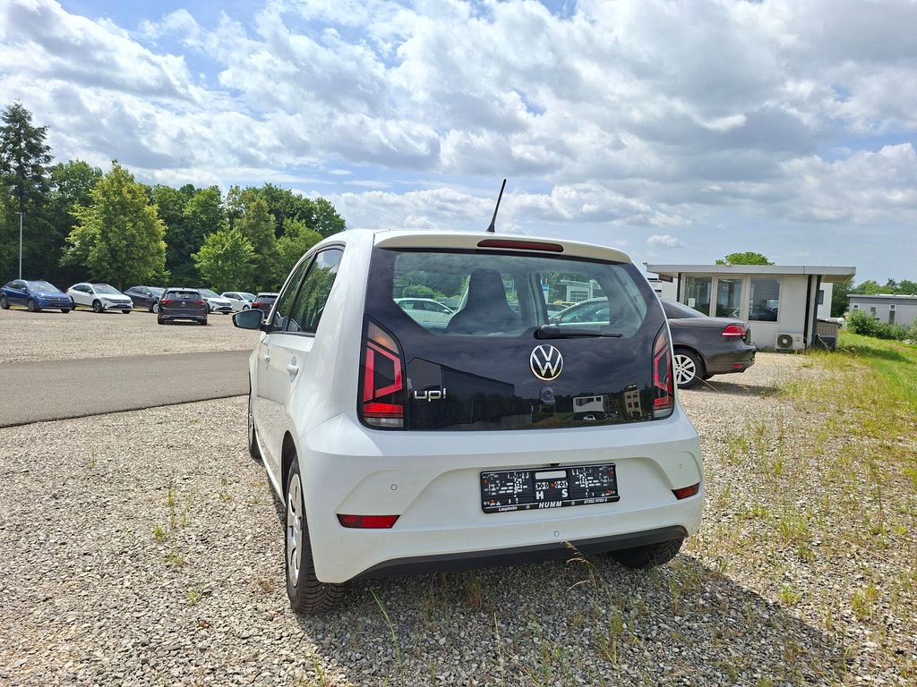 Volkswagen up! 2022 г. Белый, пробег 36000 км