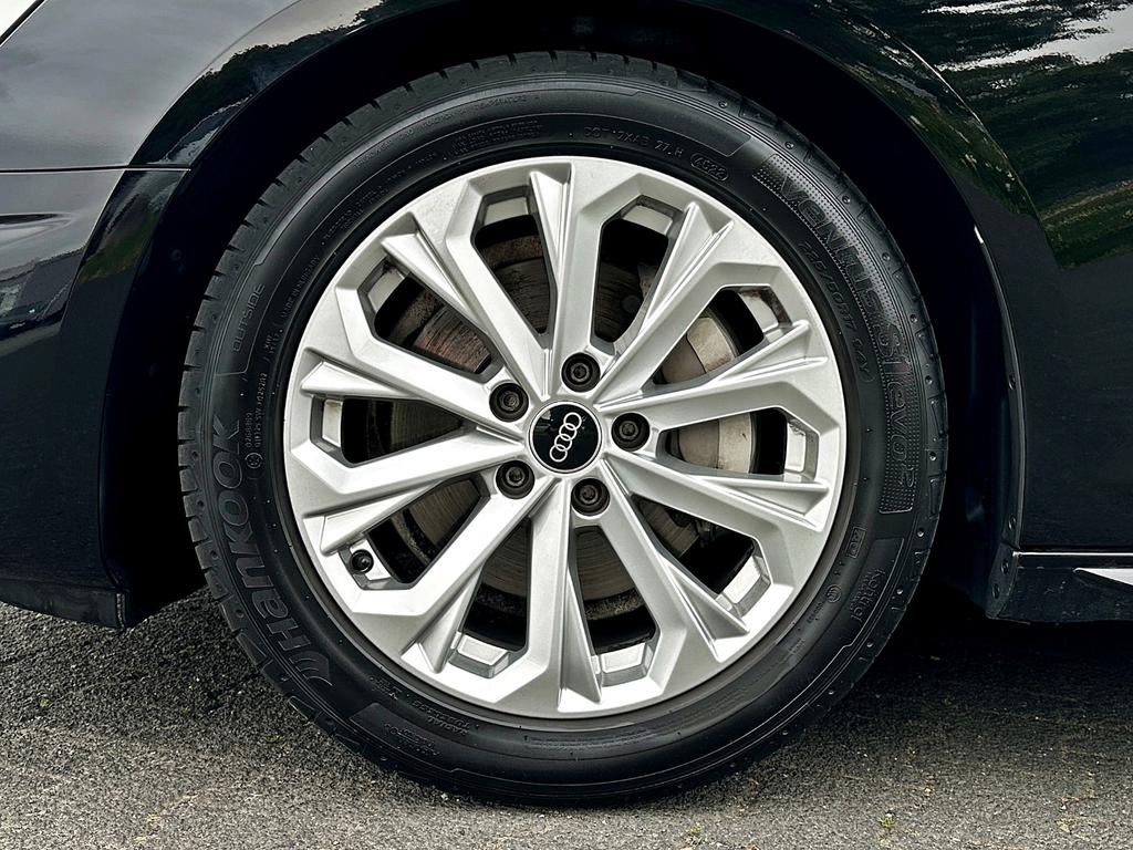 Audi A4 2023 г. Чёрный, пробег 55490 км