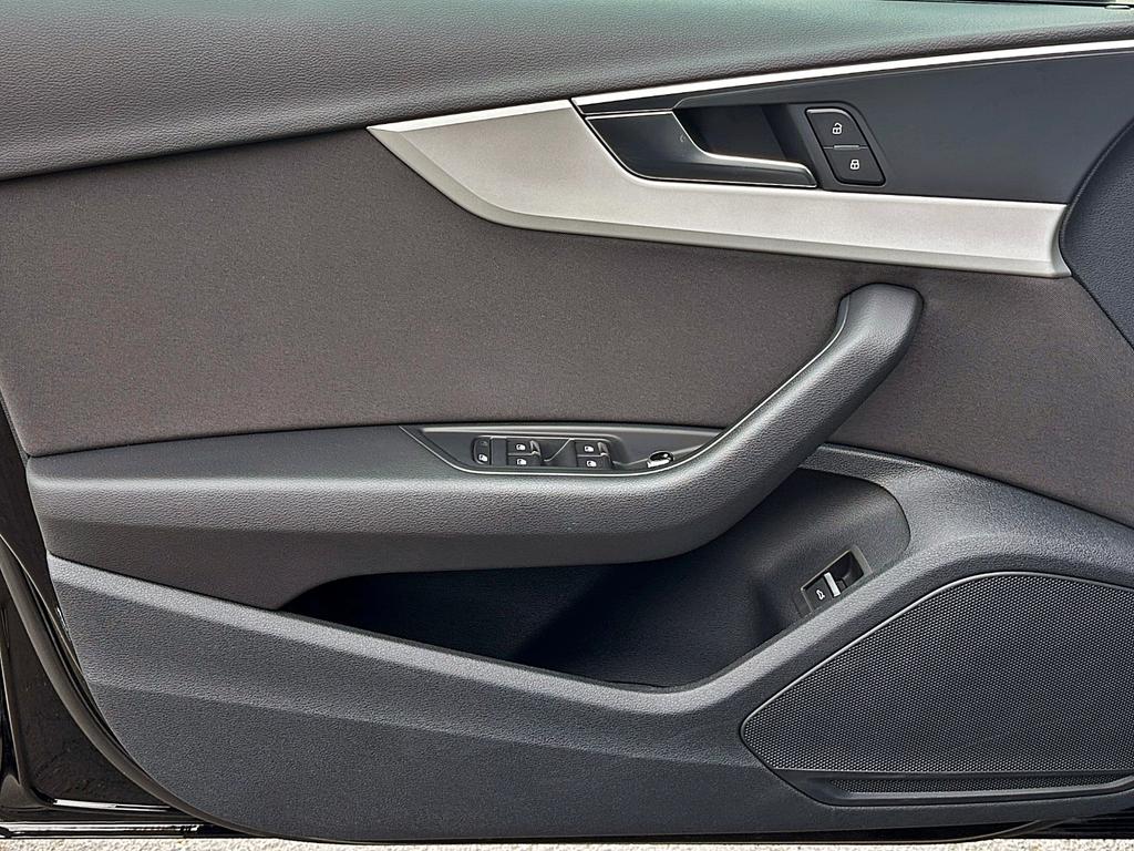 Audi A4 2023 г. Чёрный, пробег 55490 км
