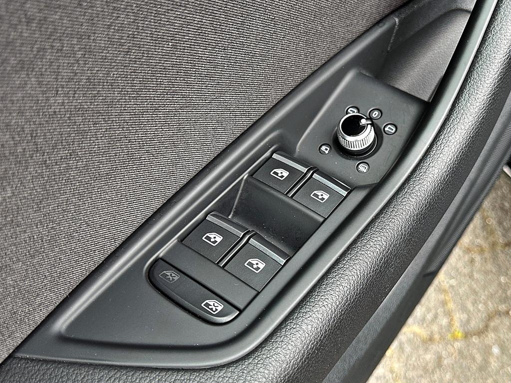 Audi A4 2023 г. Чёрный, пробег 55490 км