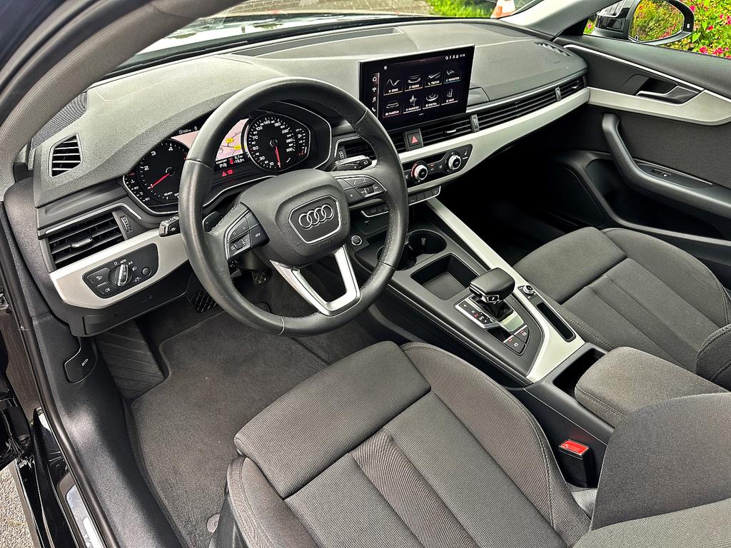 Audi A4 2023 г. Чёрный, пробег 55490 км
