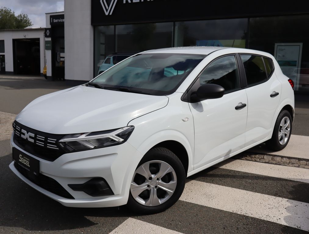 Dacia Sandero 2023 г. Белый, пробег 35720 км