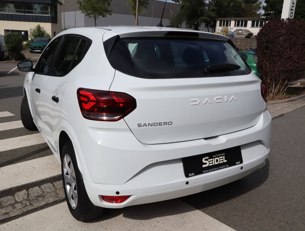 Dacia Sandero 2023 г. Белый, пробег 35720 км