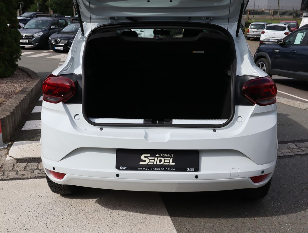 Dacia Sandero 2023 г. Белый, пробег 35720 км