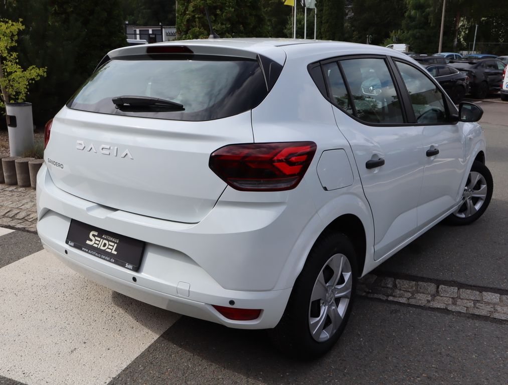 Dacia Sandero 2023 г. Белый, пробег 35720 км