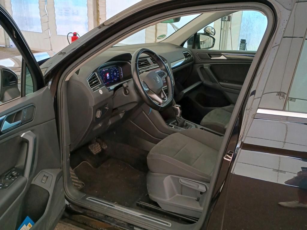 Volkswagen Tiguan 2021 г. Чёрный, пробег 50000 км