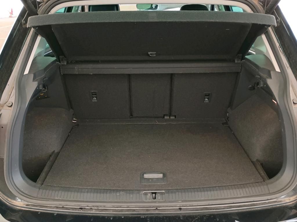 Volkswagen Tiguan 2021 г. Чёрный, пробег 50000 км