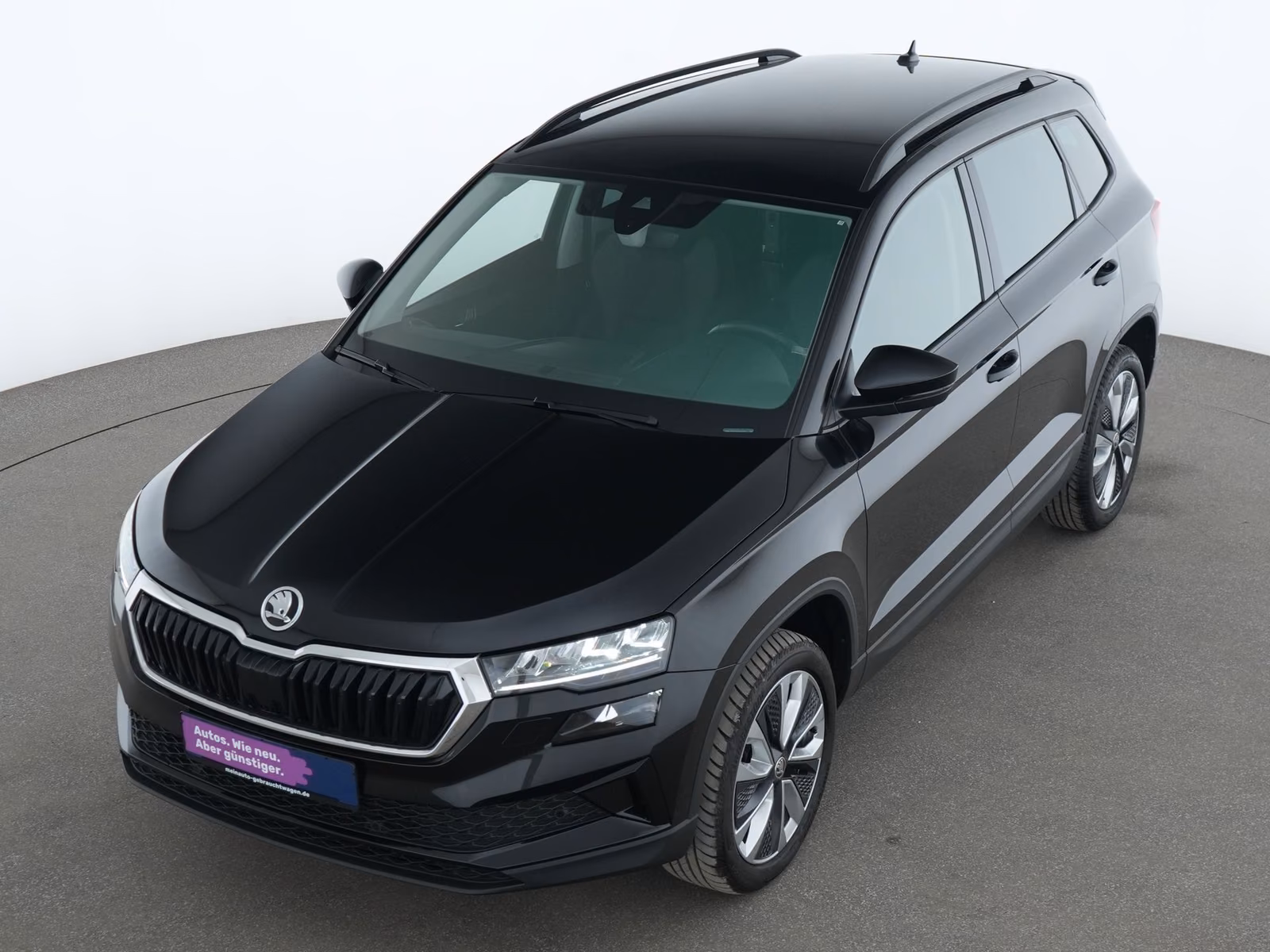 Skoda Karoq 2024 г. Чёрный, пробег 49130 км