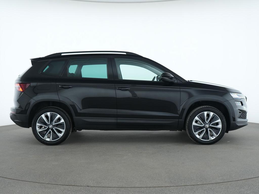 Skoda Karoq 2024 г. Чёрный, пробег 49130 км