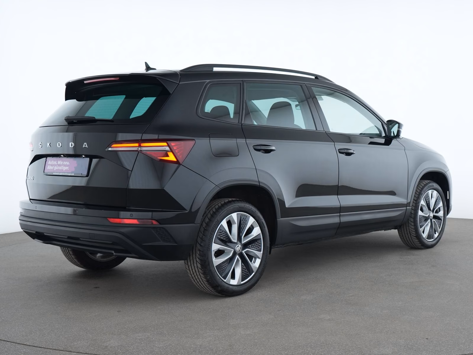 Skoda Karoq 2024 г. Чёрный, пробег 49130 км