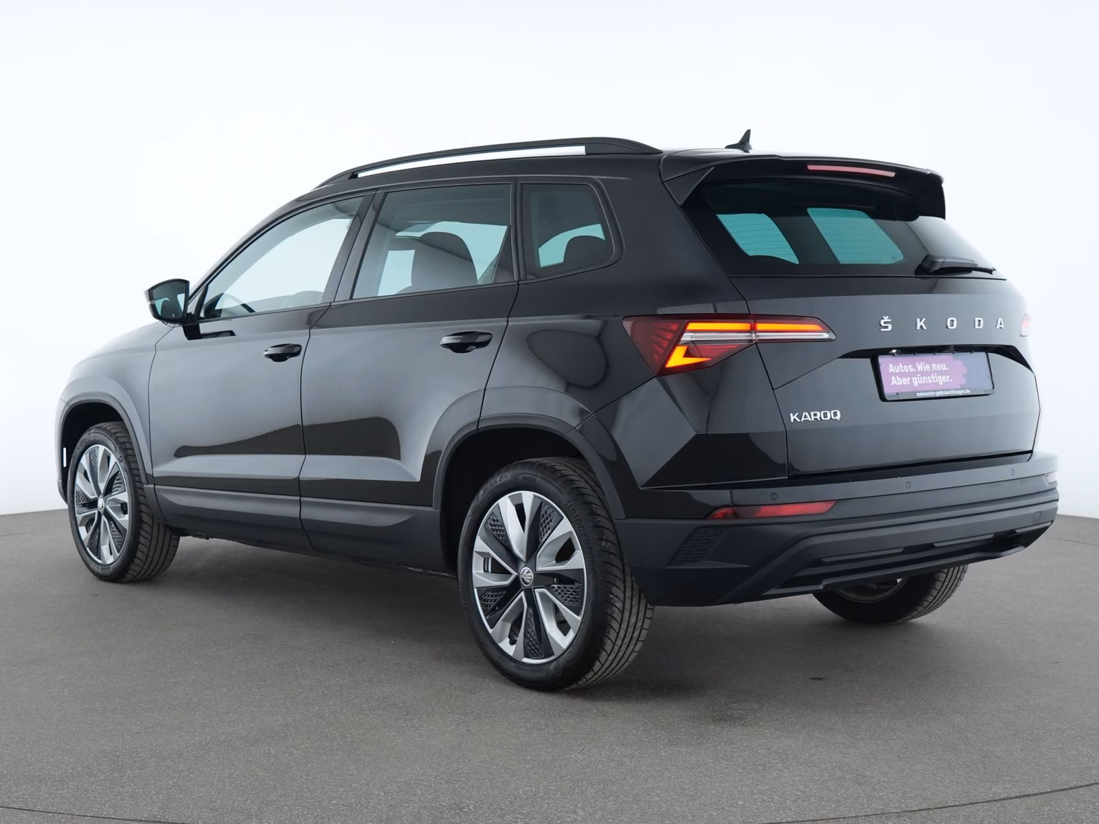 Skoda Karoq 2024 г. Чёрный, пробег 49130 км