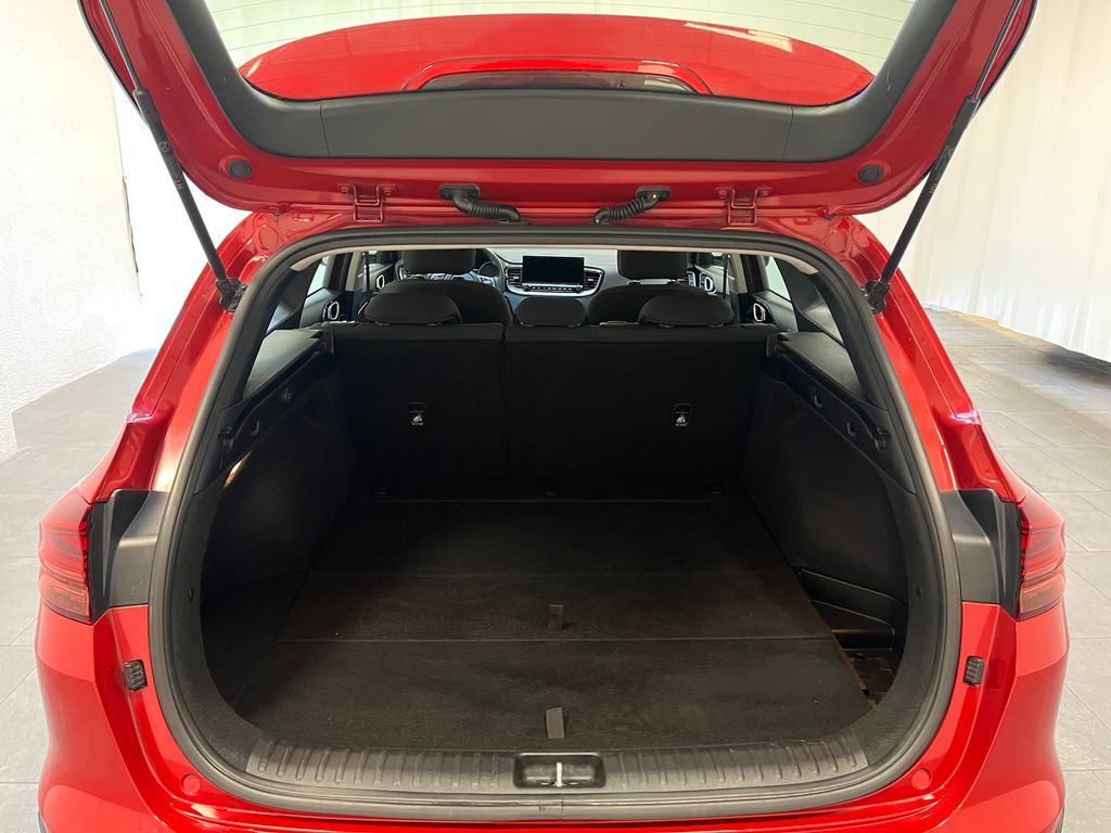 SEAT Ibiza 2023 г. Красный, пробег 58661 км