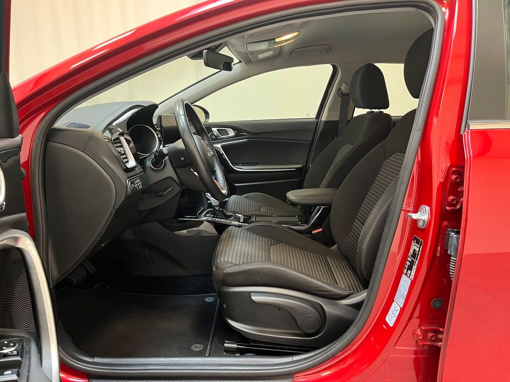 SEAT Ibiza 2023 г. Красный, пробег 58661 км