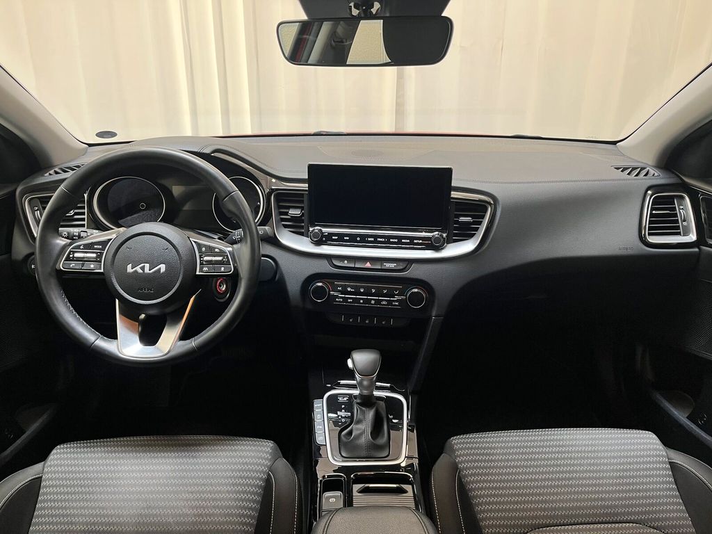 SEAT Ibiza 2023 г. Красный, пробег 58661 км