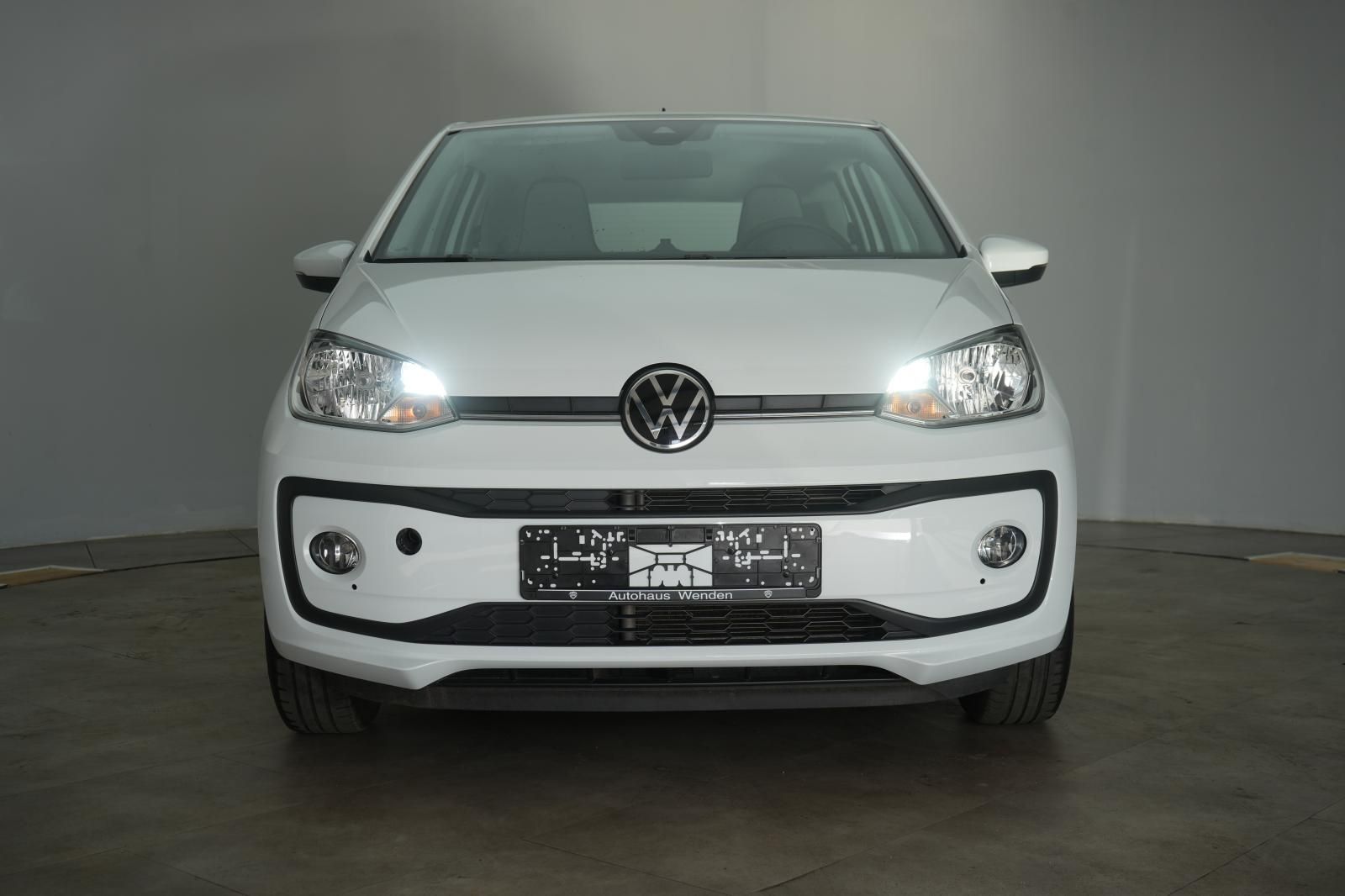 Volkswagen up! 2021 г. Белый, пробег 35000 км